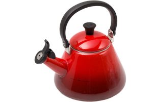 Le Creuset Kone Stovetop Kettle 1.6 L — Cerise (Cherry Red)